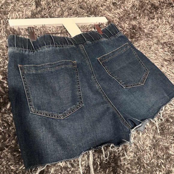 Rewash size large elastic waist jean shorts - Picture 4 of 4